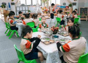 Bữa ăn học đường cần một “bệ đỡ” chuyên môn