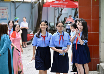 TP. HCM: Rộn ràng ngày tựu trường của học sinh đầu cấp