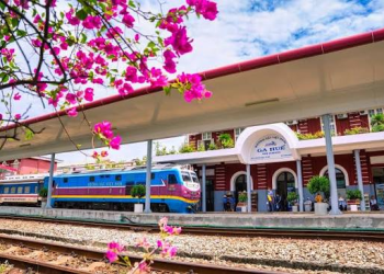 Tàu Di sản Huế – Phong Nha giảm 50% giá vé trong tuần lễ khai trương