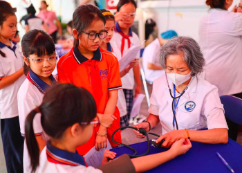 Hà Nội bắt đầu khám sức khỏe miễn phí cho trẻ em mầm non và học sinh phổ thông