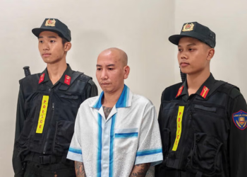 Khởi tố vợ chồng “giang hồ mạng” Phú Lê