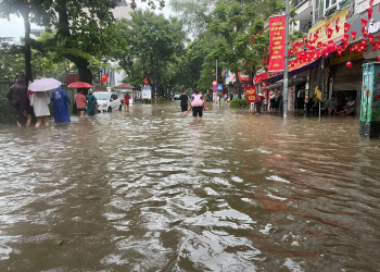 Bộ Y tế yêu cầu trực 24/24h, sẵn sàng hỗ trợ y tế vùng mưa lũ