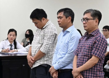 Cựu Hiệu trưởng “ăn chặn” tiền A80, lãnh 3 năm tù