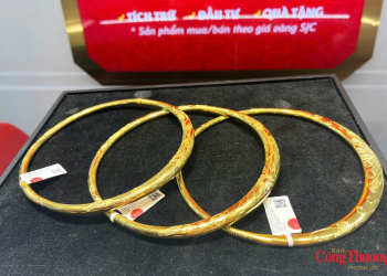 Giá vàng hôm nay (26/8): Khó vượt ngưỡng 4.700 USD