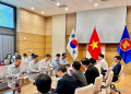 Bộ trưởng Lê Mạnh Hùng làm việc với Đại sứ quán Việt Nam tại Hàn Quốc