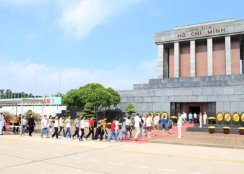 Quốc Khánh 2026: Tặng quà nhân dân, du khách viếng Lăng Bác, miễn phí 17 điểm tham quan