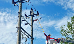 Công ty Thủy điện A Vương tiếp sức học sinh vùng cao đến trường