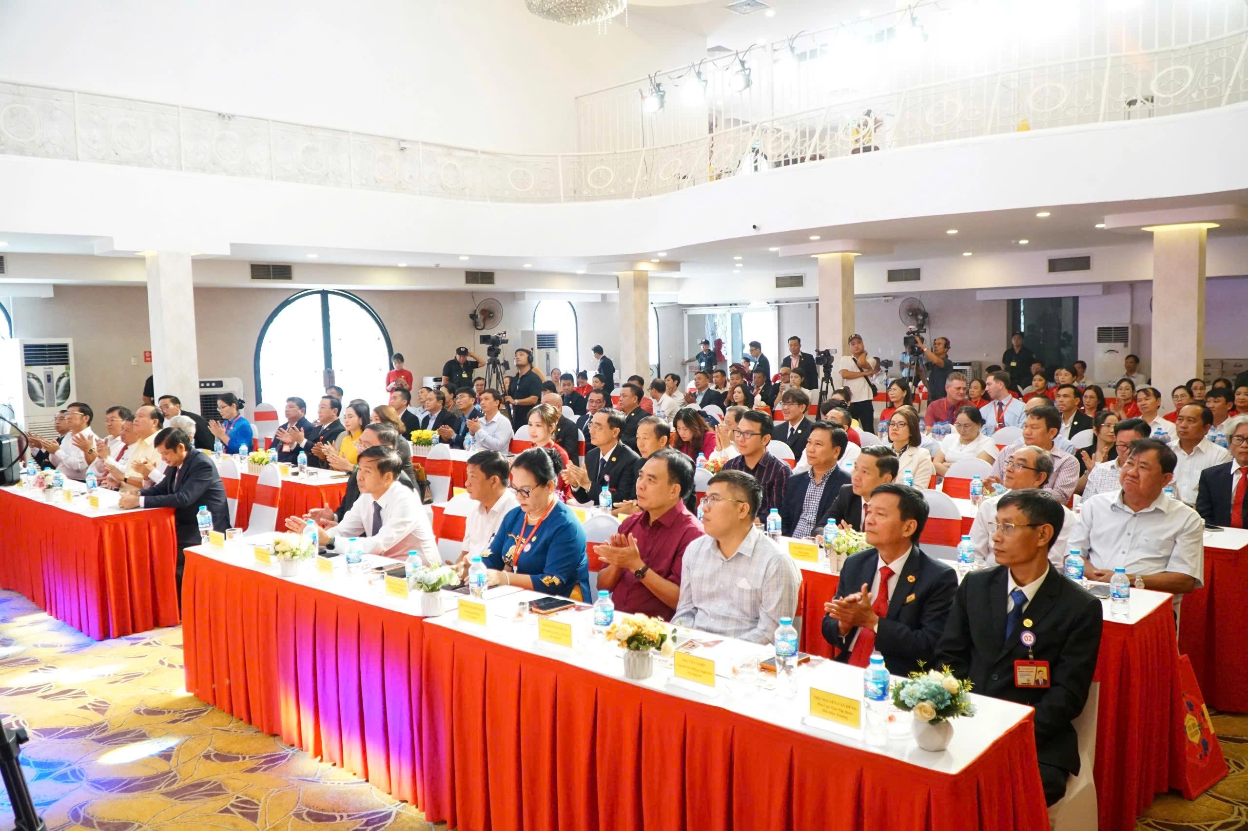 Nhiều lãnh đạo trung ương và địa phương đến dự lễ kỷ niệm 20 năm ngày thành lập Tập đoàn Giáo dục Quốc tế Nam Việt 441ba5418442041c5d53