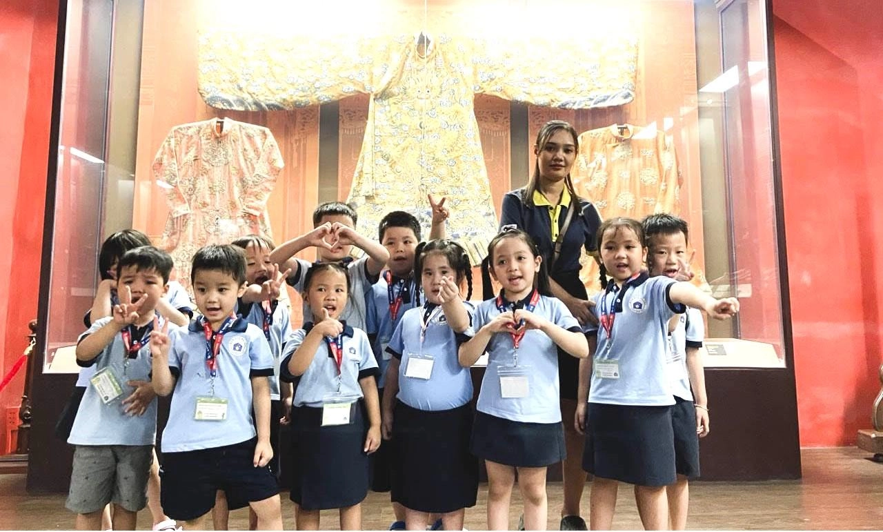 Từ hiện vật, câu chuyện có thật, học sinh dễ hình dung về lịch sử. 485148116_1169515934962645_4070541977657674200_n