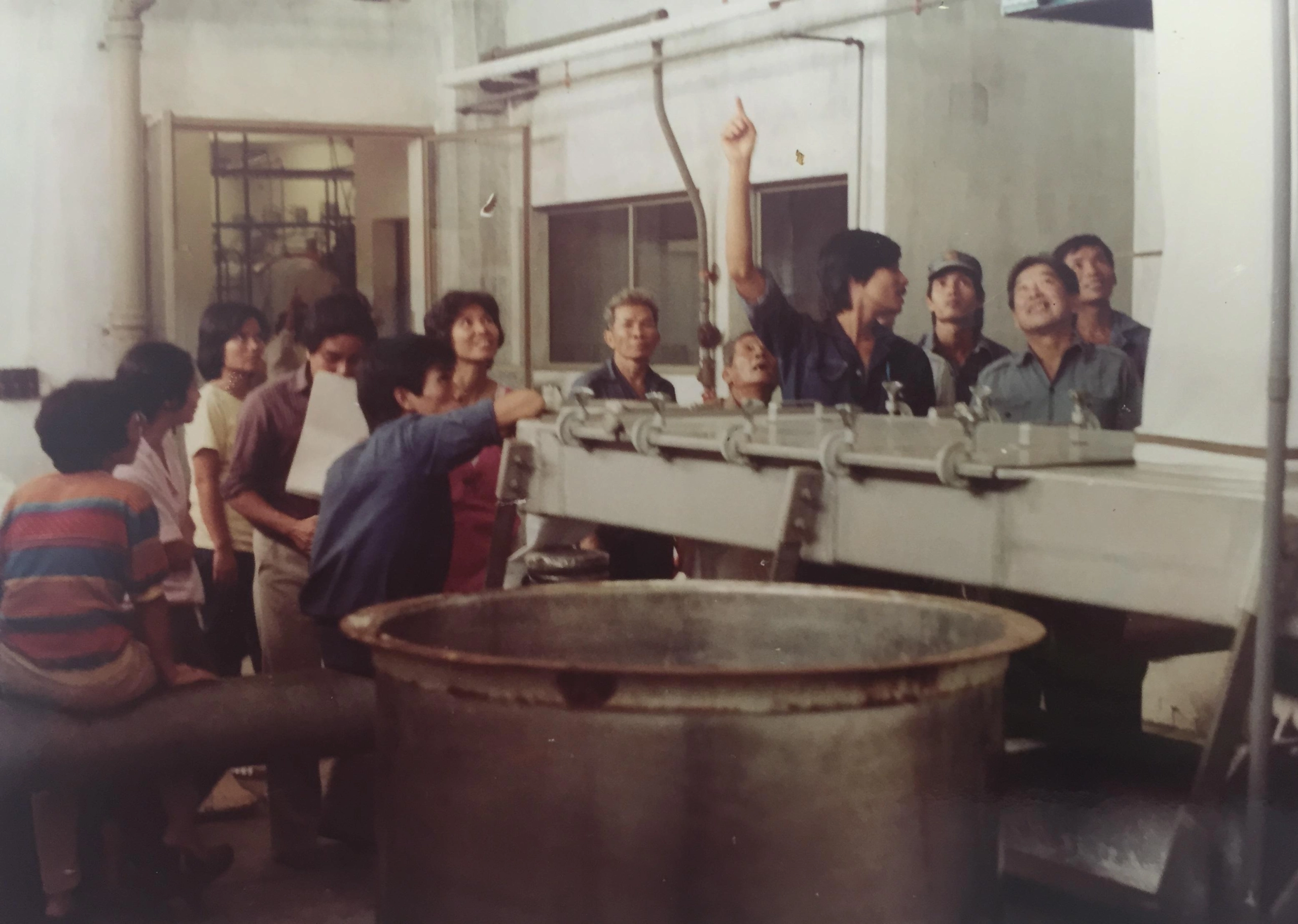 Từ những ngày đầu nhiều thiếu thốn, Vinamilk từng bước làm chủ công nghệ, đặt chất lượng làm nguyên tắc xuyên suốt. Ảnh: Vi Nam ẢNH 01A