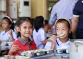 Ăn nhiều thịt, uống nhiều canxi có giúp trẻ phát triển chiều cao tối ưu?