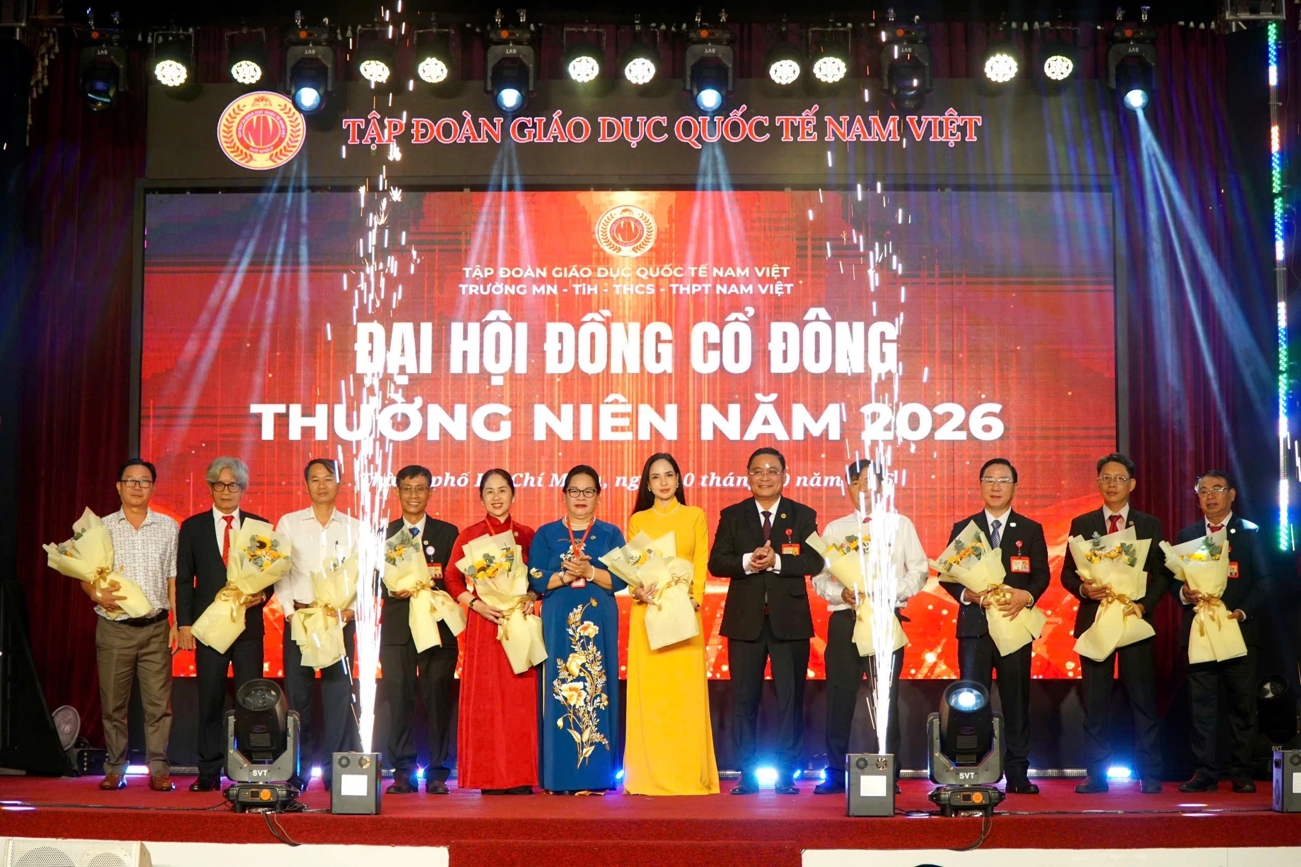 Khen thưởng cho cổ đông có nhiều đóng góp cho sự phát triển của Tập đoàn b0739005b10631586817