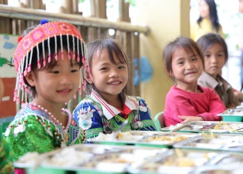 Để thực đơn học đường đi vào bữa ăn bán trú của học sinh