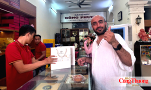 Khi người trao điểm tựa cũng cần được ‘trợ lực’