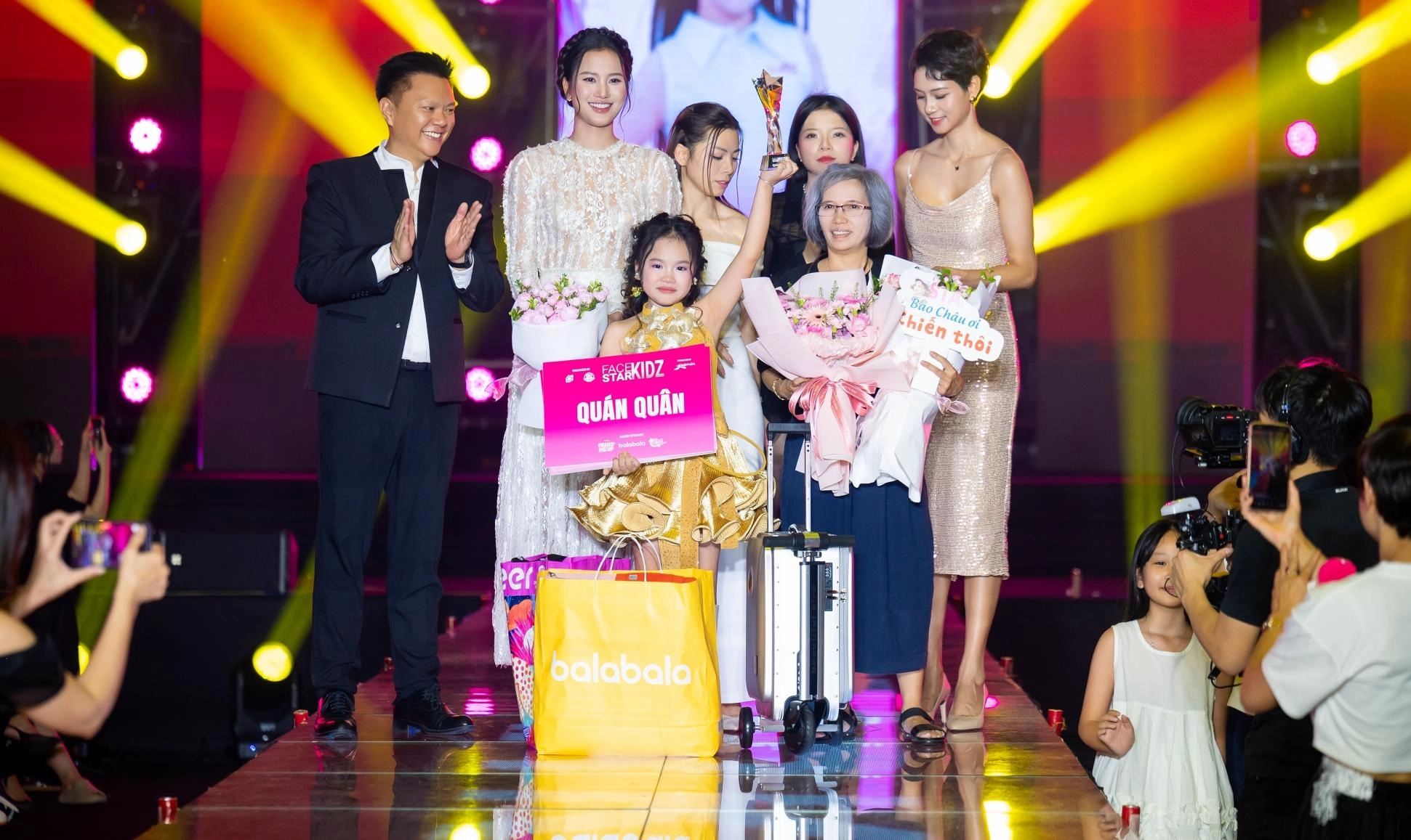 Khoảnh khắc Quán quân Face Star Kidz 2026 Bảo Châu bật khóc trên sân khấu. FACESTAR KIDZ- DEMO-222
