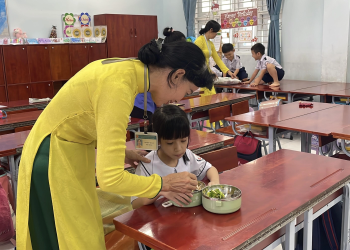 Nhiều trường TP. HCM hoãn bán trú, có trường linh động “gỡ khó” cho phụ huynh