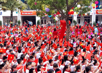 Khai giảng 5/9: Cả nước chào cờ, đánh trống đồng thời; không kéo dài phần lễ