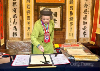 Trải nghiệm làm trống và viết thư pháp tại Văn Miếu – Quốc Tử Giám