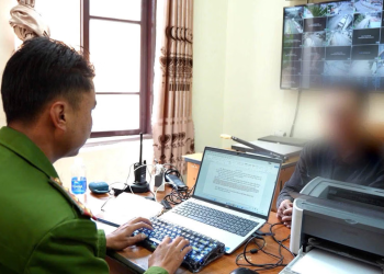 Người đàn ông đánh chó tại Đà Lạt bị công an mời lên làm việc