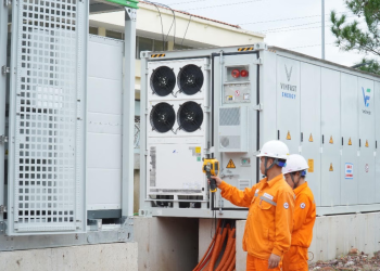 Sử dụng pin lưu trữ giúp bảo đảm cung ứng điện ở miền Bắc