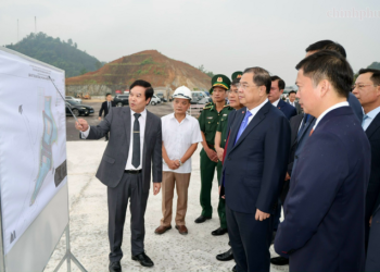 Phó Thủ tướng Thường trực Phạm Gia Túc khảo sát mô hình logistics, cửa khẩu thông minh tại Lạng Sơn