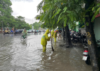 Mưa lớn kéo dài Hà Nội còn một số điểm còn úng ngập