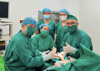 Kịp thời phẫu thuật, giữ lại bàn tay cho bé trai 34 tháng tuổi