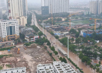 Hà Nội cấm phương tiện qua một số tuyến đường ngập sâu, hướng dẫn lộ trình thay thế