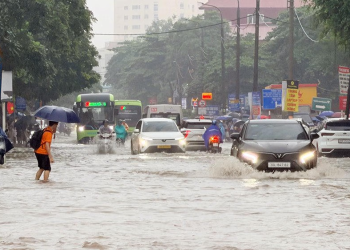 Mưa ngập, quyết định cho học sinh nghỉ: An toàn cần được đặt lên trước