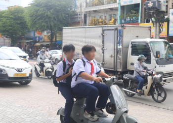 Xe đạp điện được “độ” đủ kiểu, học sinh đối mặt nguy cơ mất an toàn
