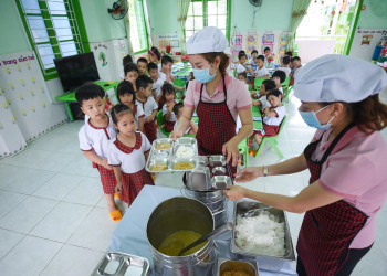 Chính phủ đề xuất miễn thuế cung cấp suất ăn cho trường học, bệnh viện
