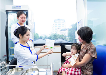 Từ hôm nay, Việt Nam có vắc xin phòng tay chân miệng chủng EV71 do VNVC đưa về và triển khai tiêm đầu tiên