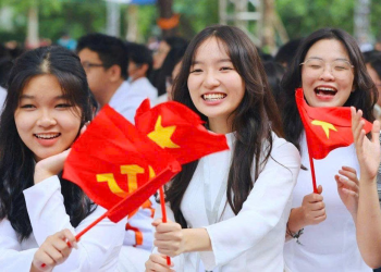 Hôm nay (5/9), học sinh cả nước tưng bừng khai giảng