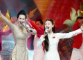 Sao nhí Ali Thục Phương tự tin song ca bên cạnh ca sĩ Võ Hạ Trâm