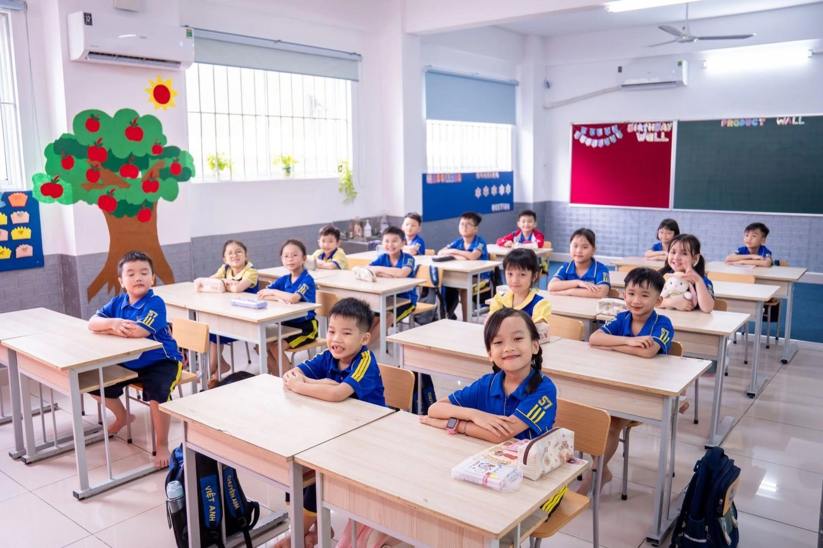 Các trường cũng không được thu từ học sinh những chi phí mà ngân sách nhà nước đã hỗ trợ hoặc đã tính trong học phí chương trình bổ sung. (Ảnh minh hoạ: MOET) moet.gov.vn-upload-200721