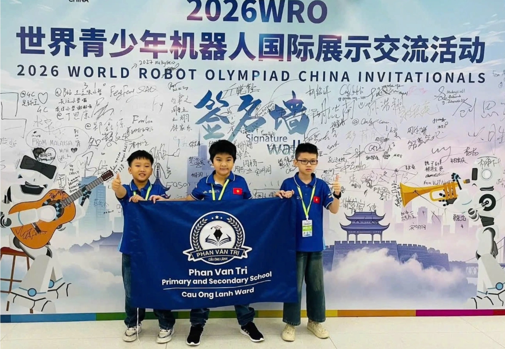 Đội tuyển Robotics của Trường Tiểu học - THCS Phan Văn Trị (TP.HCM) giành ngôi vô địch (Ảnh: Nhà trường cung cấp) Screenshot 2026-10-29 at