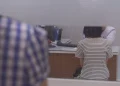 Con học tốt nhưng ngày càng thu mình, cha mẹ cần lưu ý điều gì?