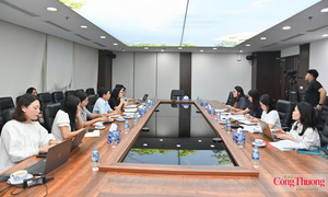 Phân lân Văn Điển đón đoàn khách hàng Công ty Hoàng Ngân tới tham quan