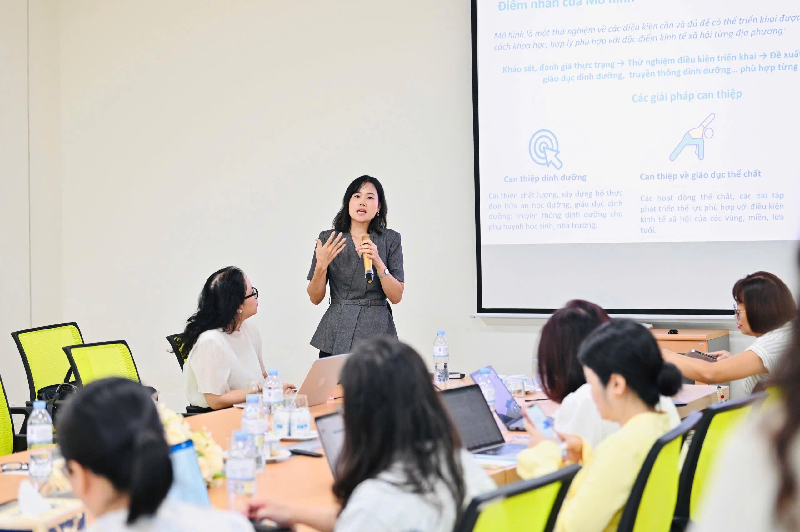Thạc sĩ Hà Thị Phương - Quản lý dinh dưỡng, Viện Dinh dưỡng TH chia sẻ kinh nghiệm xây dựng và chuẩn hóa thực đơn học đường từ thực tiễn triển khai tại nhiều địa phương. Th.S Hà Phương