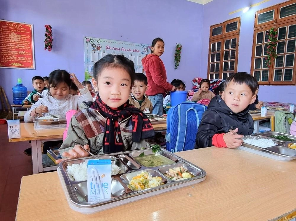 Bữa ăn học đường của các em nhỏ Trường tiểu học Tô Múa, xã Tô Múa, tỉnh Sơn La. TÔ MÚA