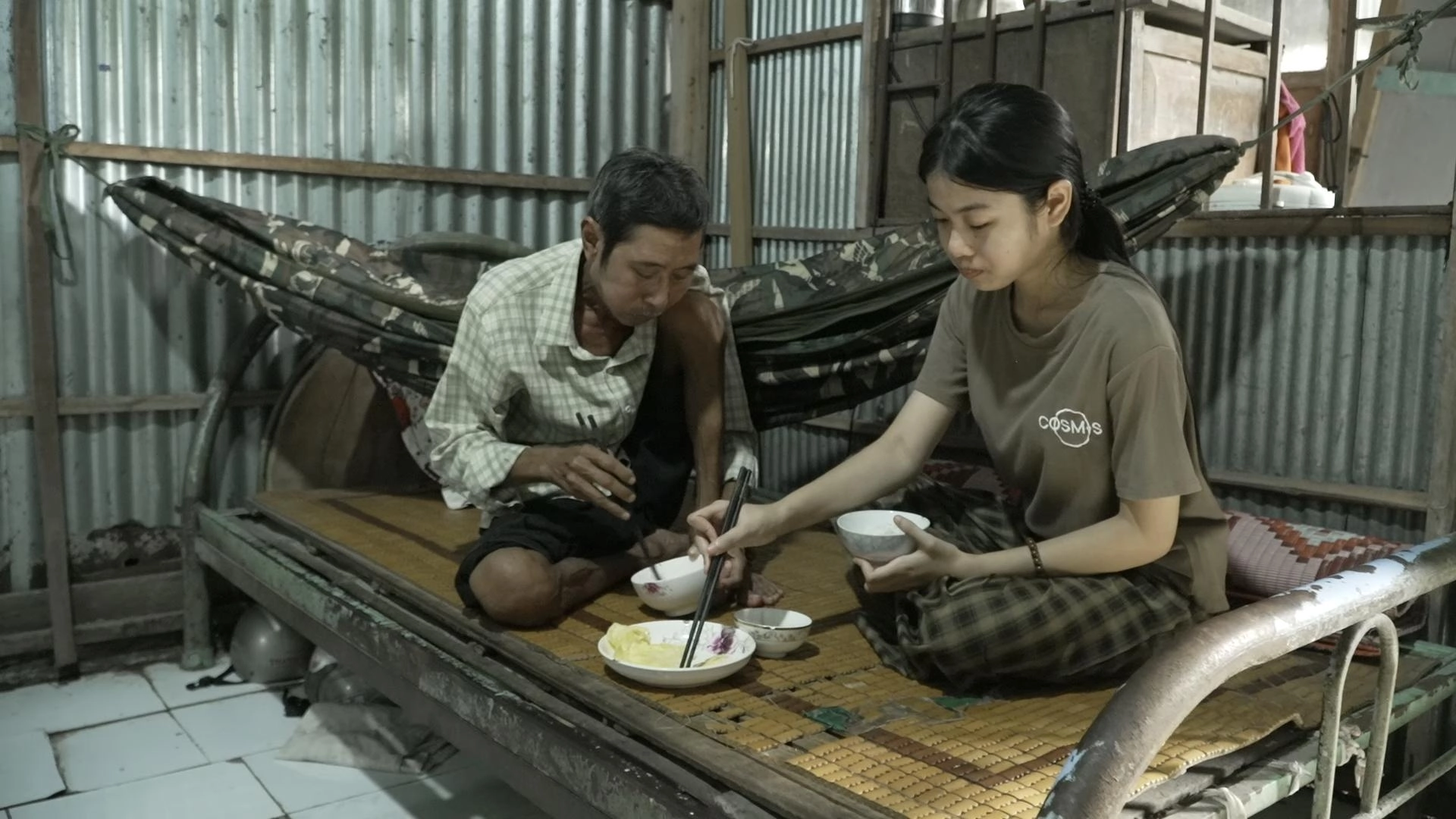 Cha con Đỗ Thị Trâm oằn mình trước khó khăn. tram