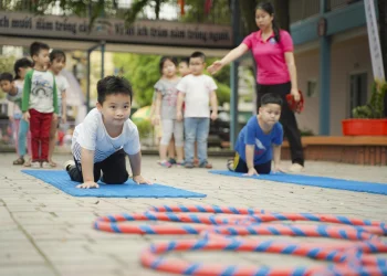 Dinh dưỡng học đường: Bữa ăn hợp lý cần đi cùng vận động